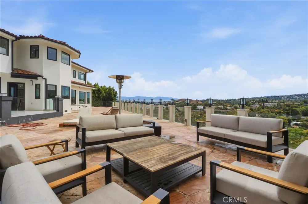 5252 Darro Road Woodland Hills, CA 91364