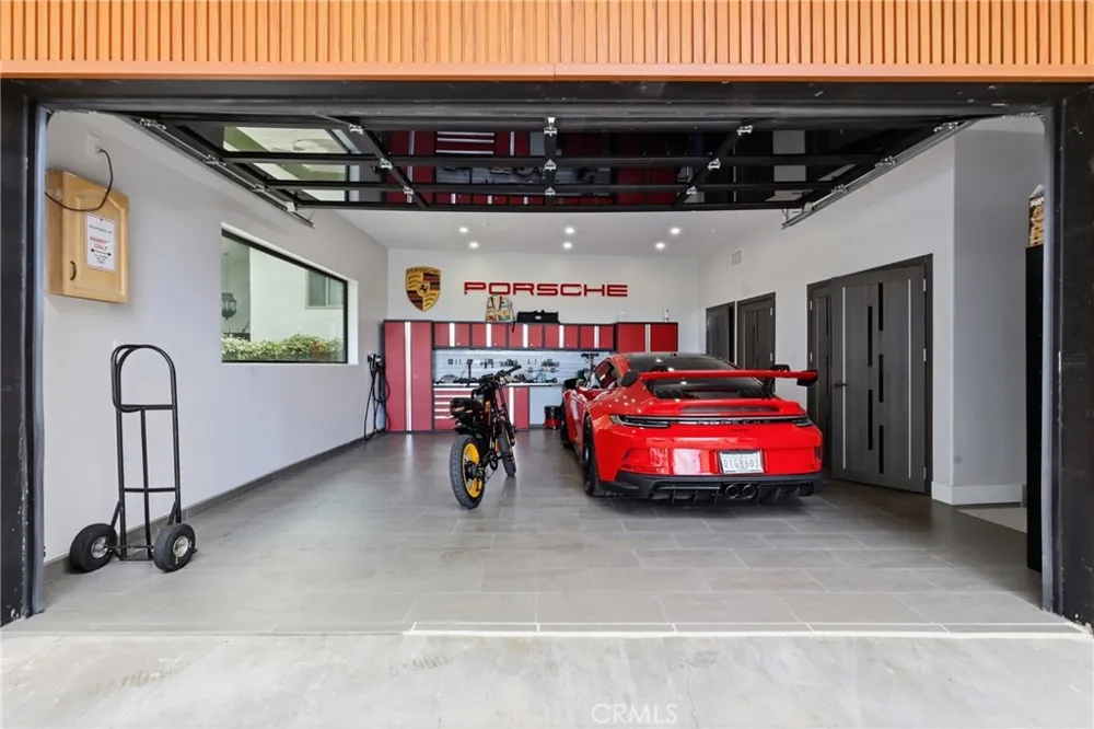 5252 Darro Road Woodland Hills, CA 91364