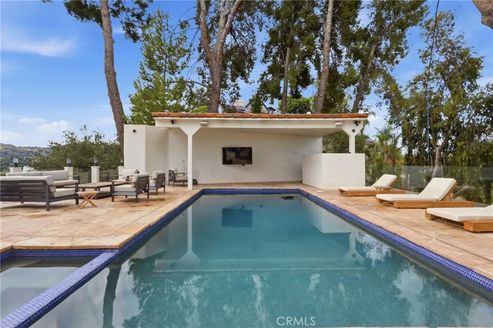 5252 Darro Road Woodland Hills, CA 91364