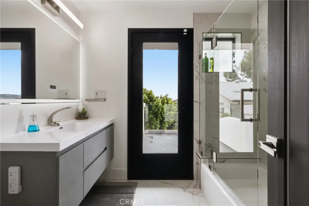 5252 Darro Road Woodland Hills, CA 91364