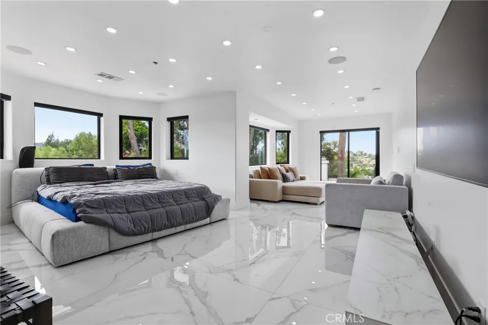 5252 Darro Road Woodland Hills, CA 91364