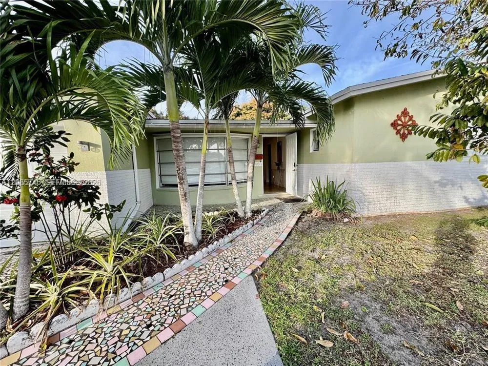 6481 Kimberly Blvd North Lauderdale, FL 33068