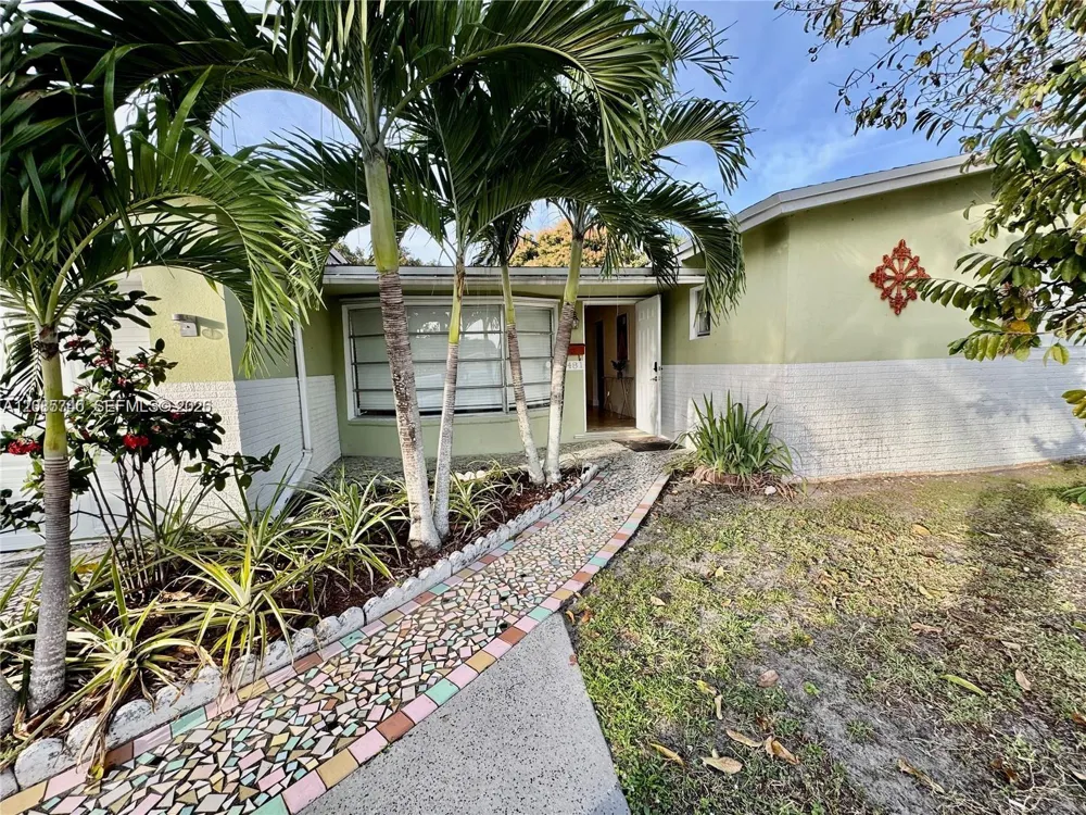 6481 Kimberly Blvd North Lauderdale, FL 33068