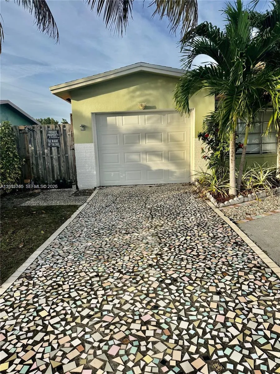 6481 Kimberly Blvd North Lauderdale, FL 33068