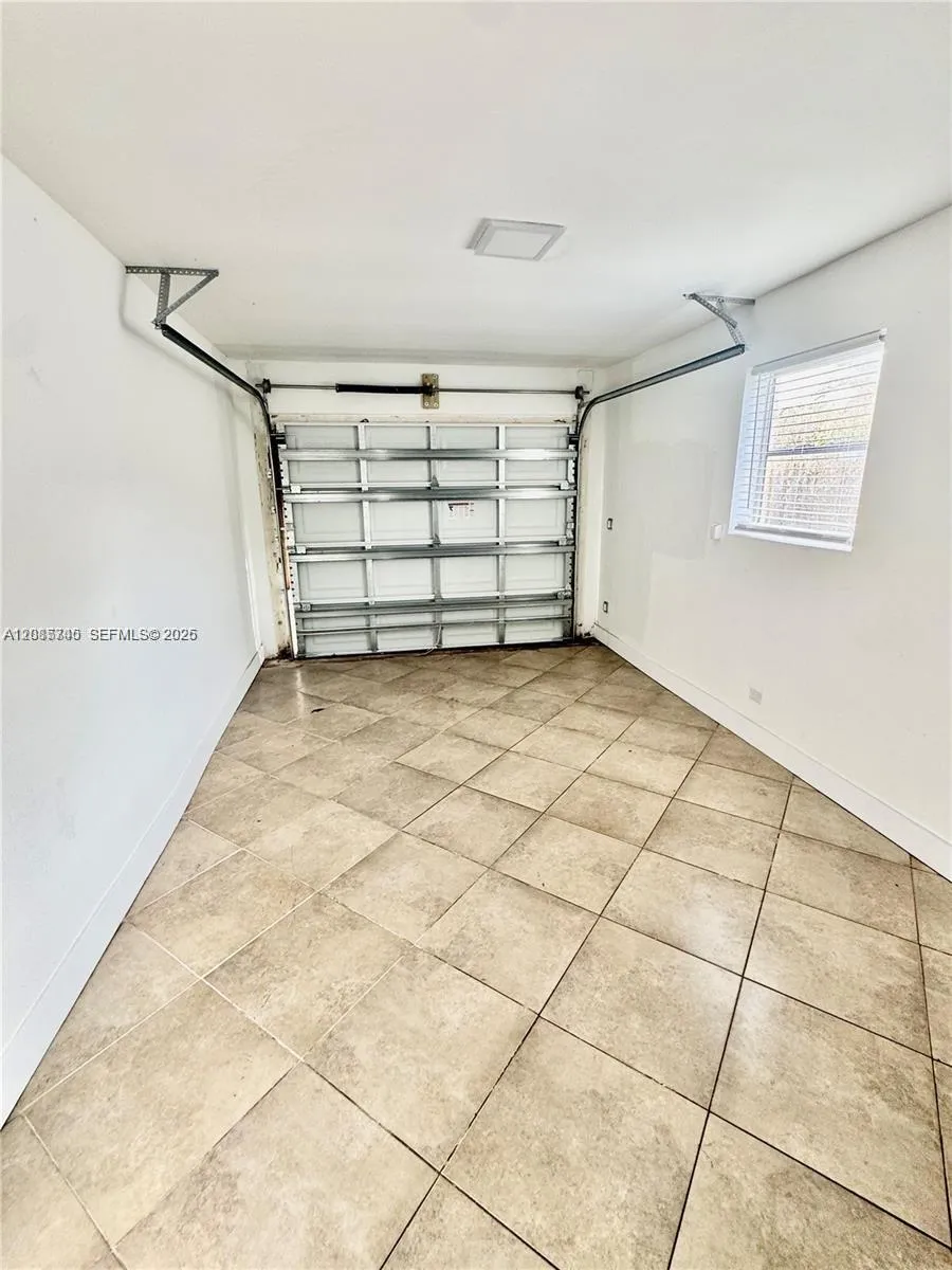 6481 Kimberly Blvd North Lauderdale, FL 33068