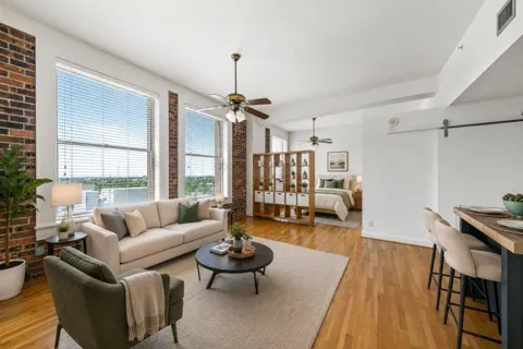 915 Franklin Street #6F
