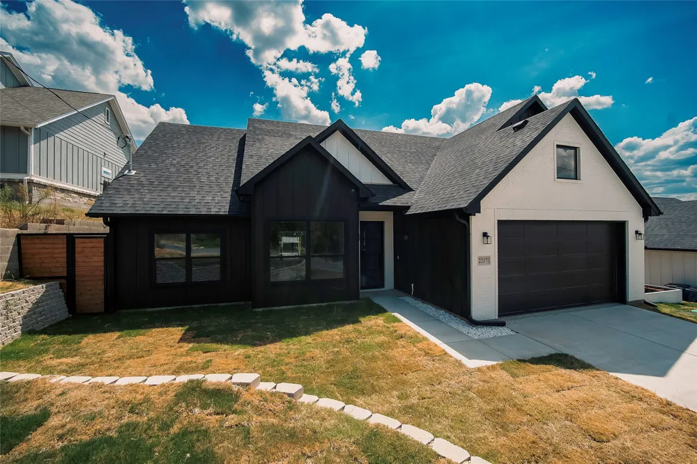 2217 Christine Drive Granbury, TX 76048