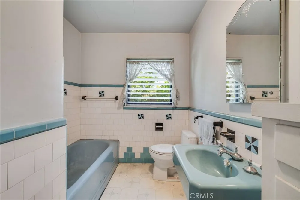 4235 Pepperwood Long Beach, CA 90808
