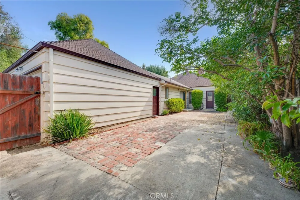 4235 Pepperwood Long Beach, CA 90808