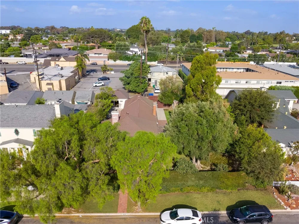 4235 Pepperwood Long Beach, CA 90808