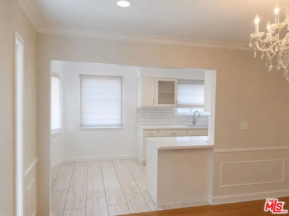 3713 Buckingham Road Los Angeles, CA 90016
