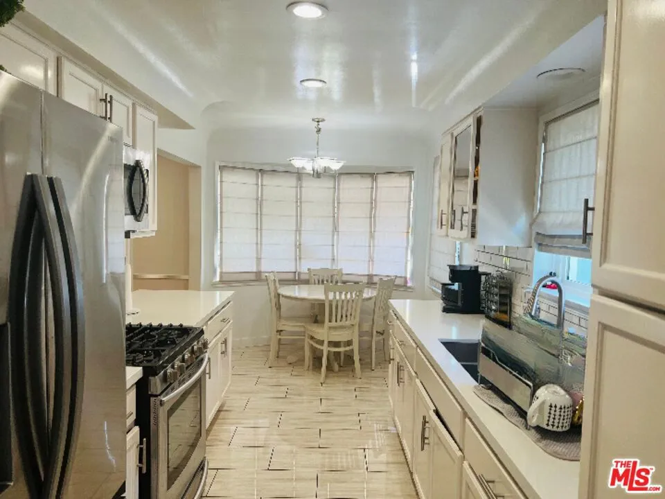 3713 Buckingham Road Los Angeles, CA 90016