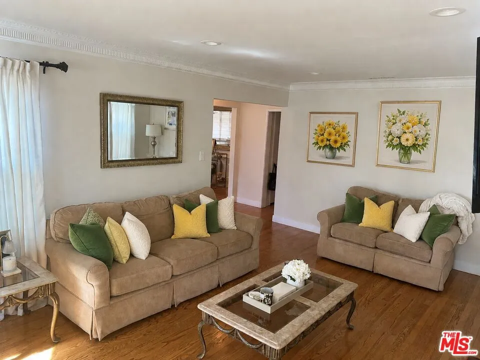 3713 Buckingham Road Los Angeles, CA 90016