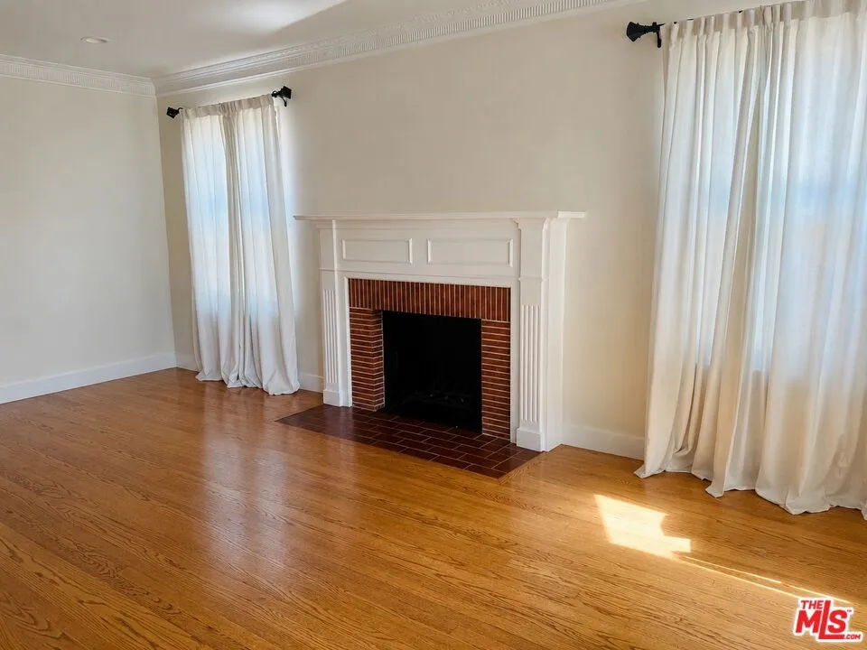 3713 Buckingham Road Los Angeles, CA 90016