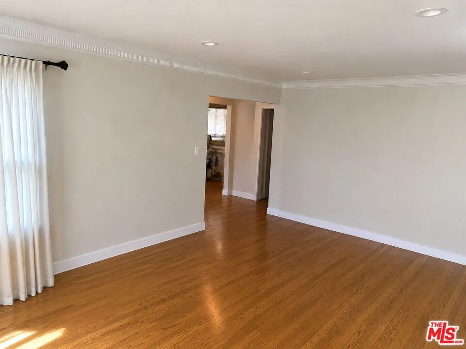 3713 Buckingham Road Los Angeles, CA 90016