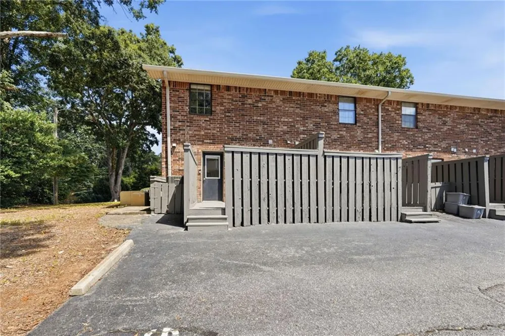 1235 Riverside Drive #C-8 Gainesville, GA 30501