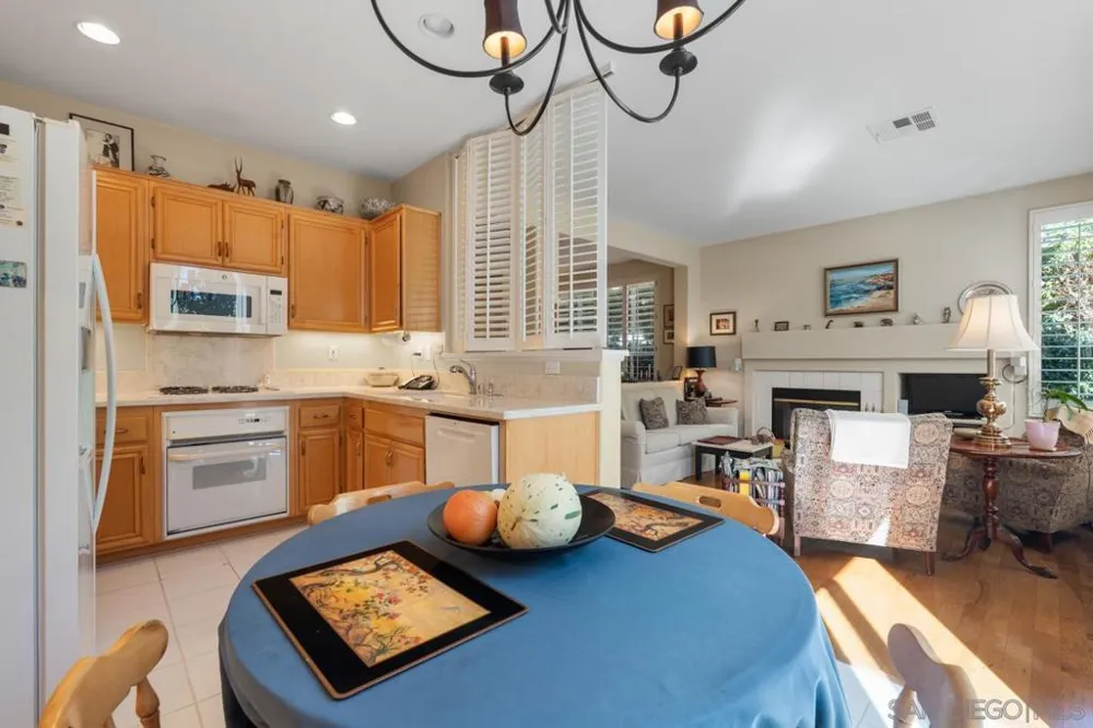 5586 Renaissance #3 San Diego, CA 92122