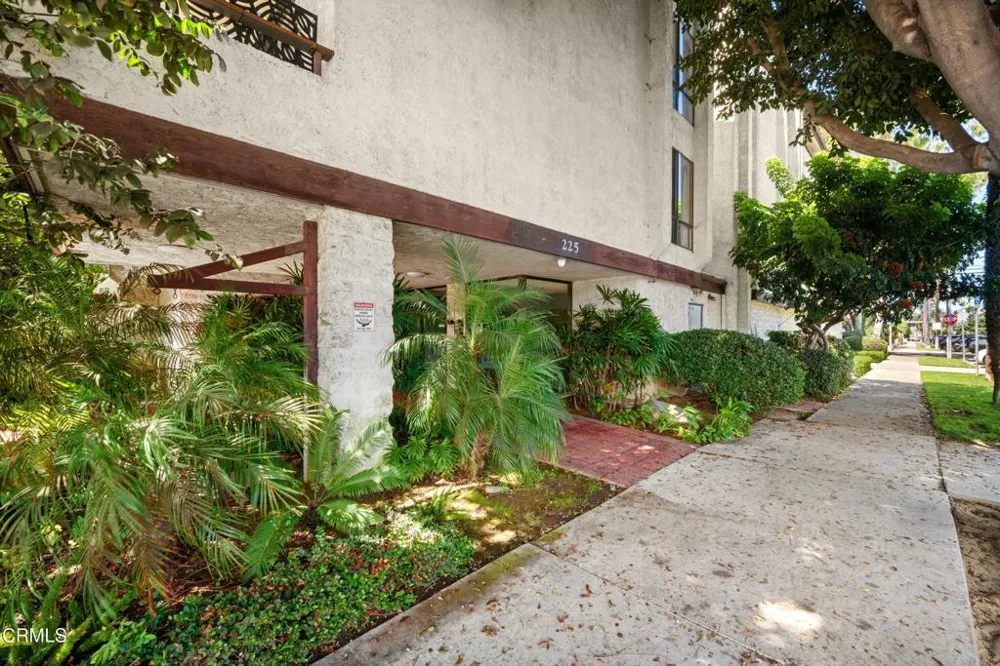 225 Hermosa Avenue #102 Long Beach, CA 90802