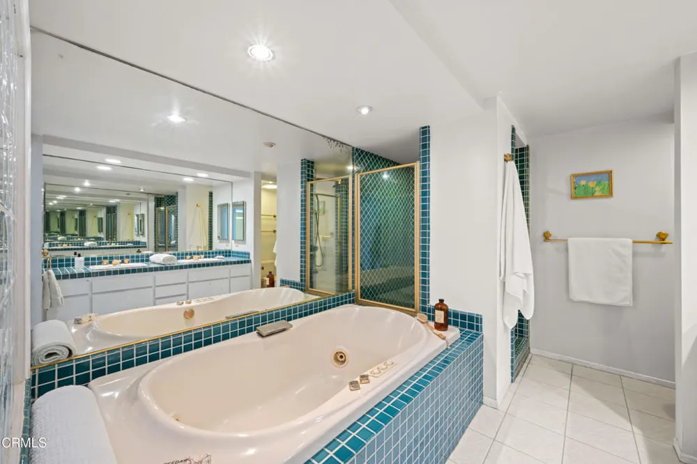 225 Hermosa Avenue #102 Long Beach, CA 90802