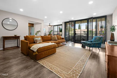 225 Hermosa Avenue #102