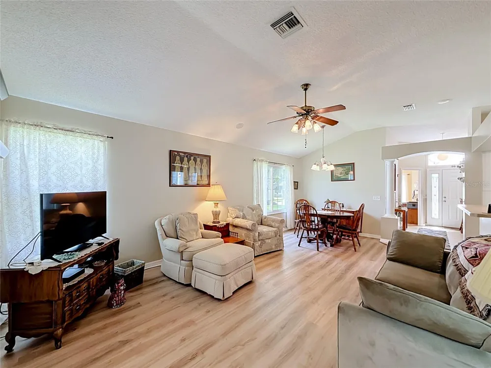 1403 W SCHWARTZ BOULEVARD Lady Lake, FL 32159