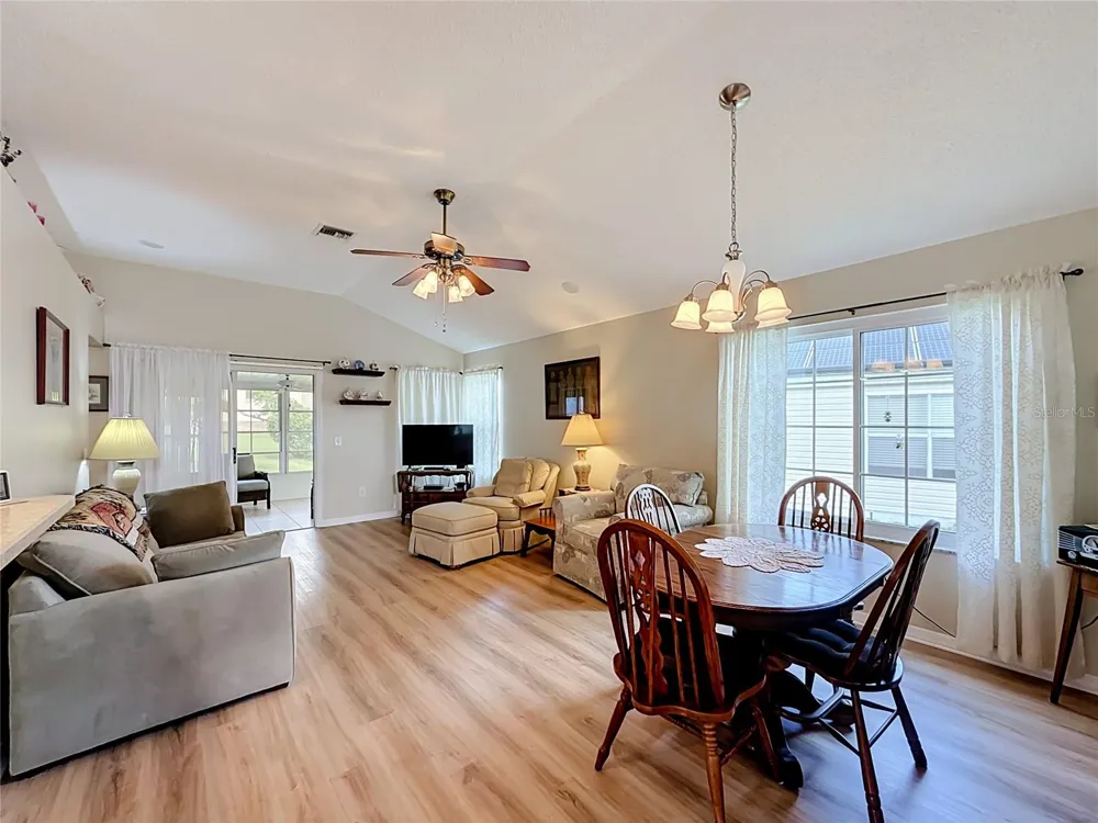 1403 W SCHWARTZ BOULEVARD Lady Lake, FL 32159