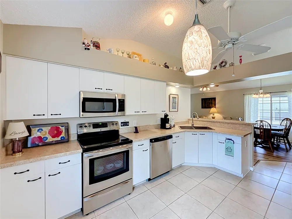 1403 W SCHWARTZ BOULEVARD Lady Lake, FL 32159