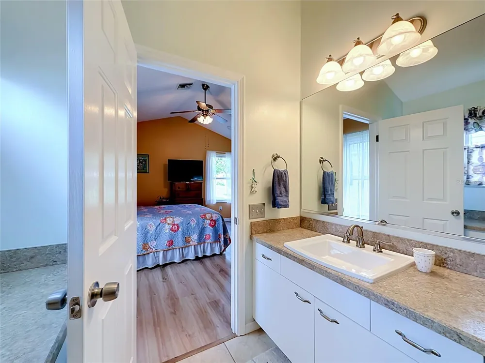 1403 W SCHWARTZ BOULEVARD Lady Lake, FL 32159