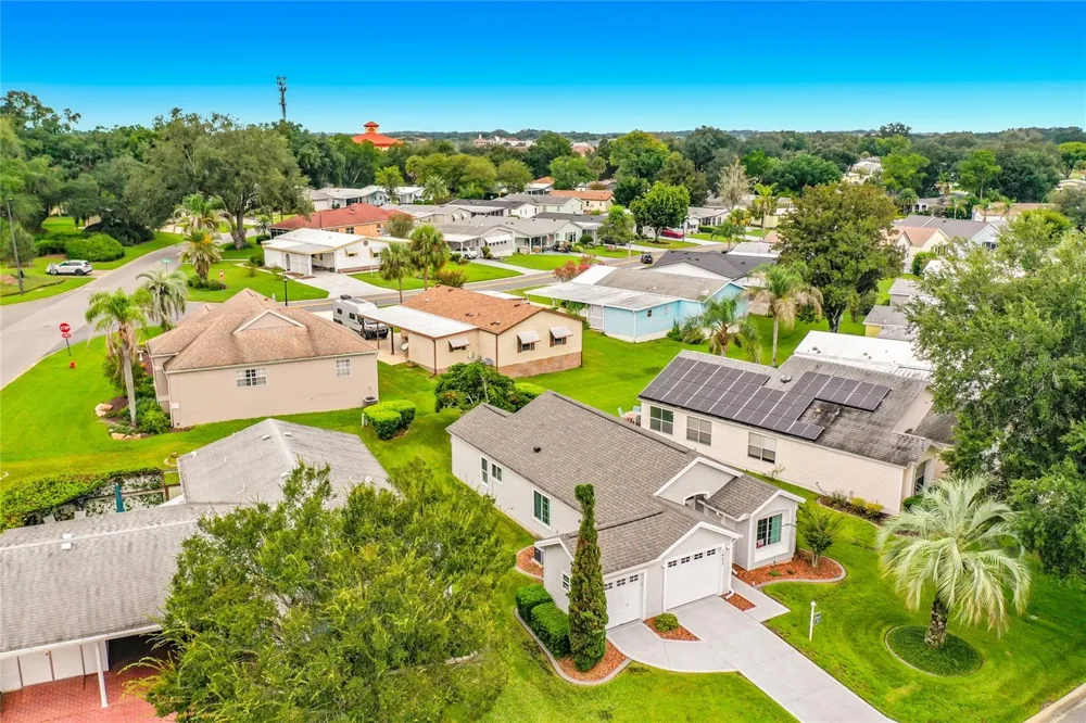 1403 W SCHWARTZ BOULEVARD Lady Lake, FL 32159