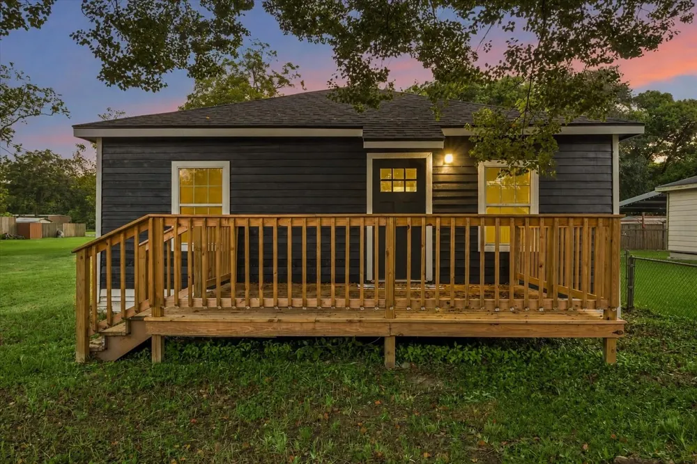 5122 Avenue L Santa Fe, TX 77510