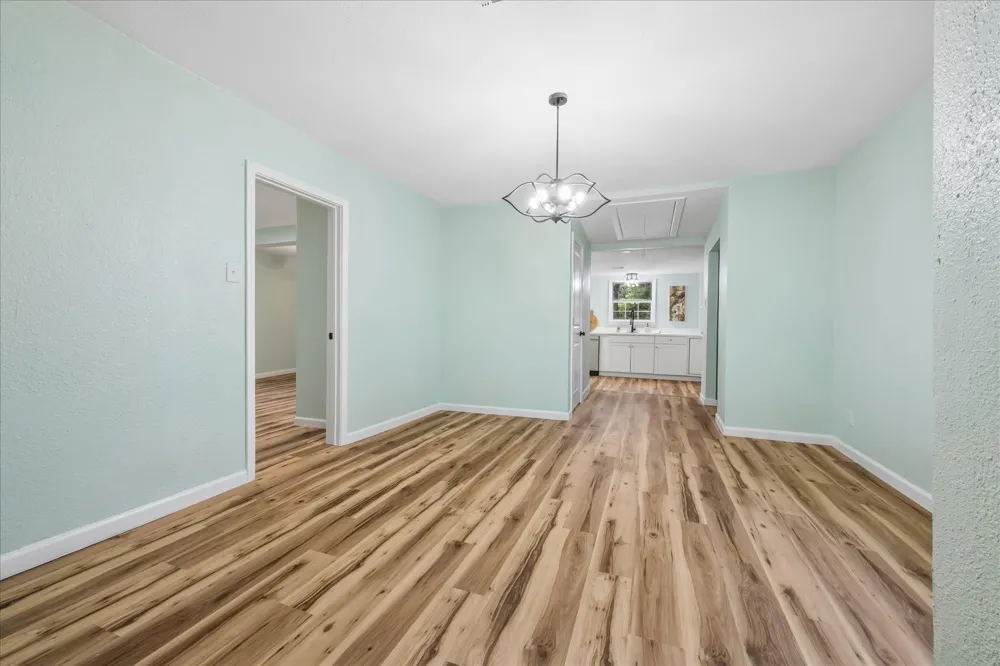 5122 Avenue L Santa Fe, TX 77510