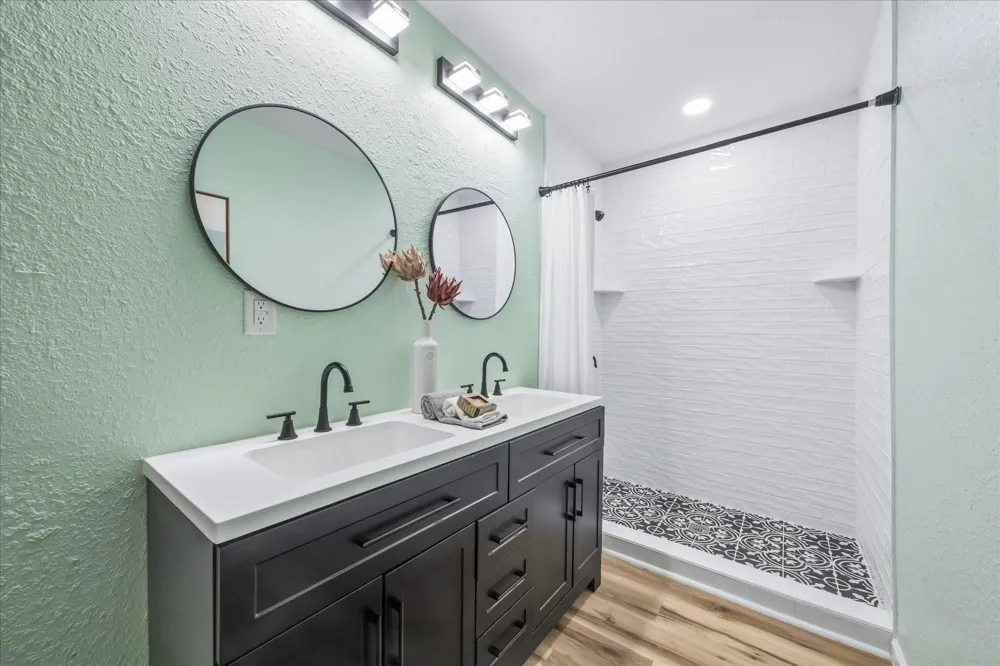 5122 Avenue L Santa Fe, TX 77510