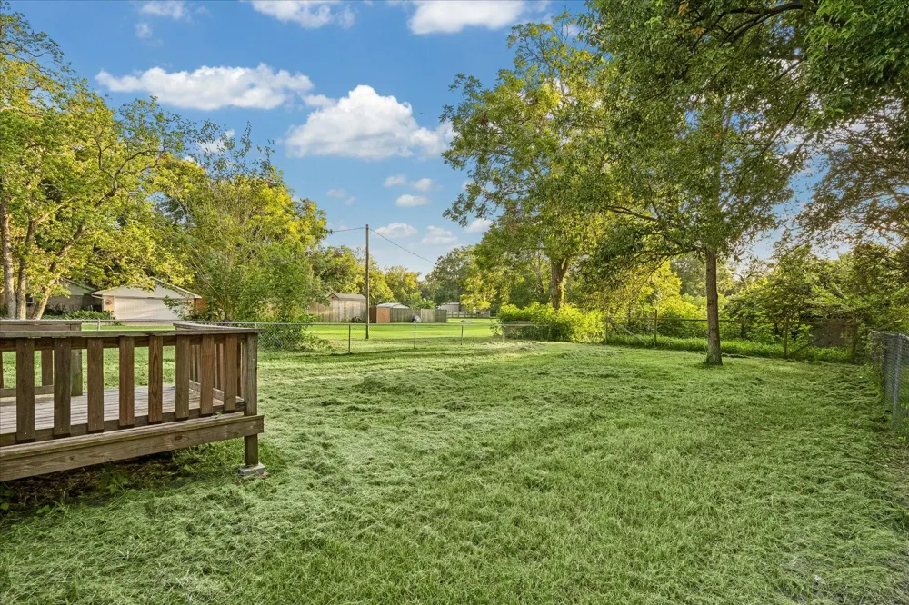 5122 Avenue L Santa Fe, TX 77510