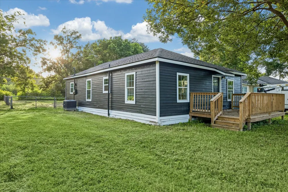 5122 Avenue L Santa Fe, TX 77510