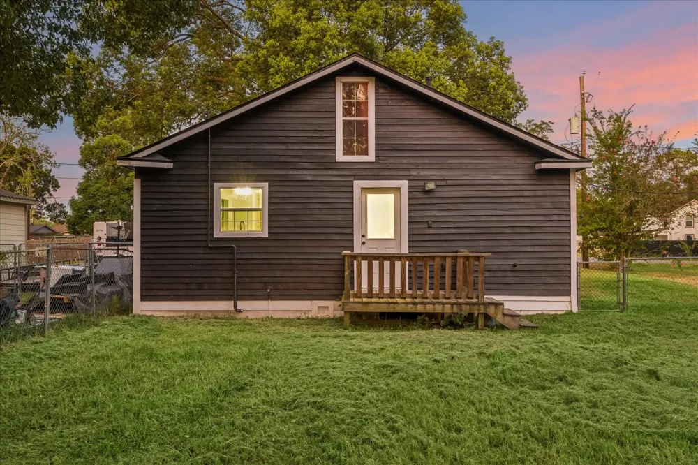 5122 Avenue L Santa Fe, TX 77510