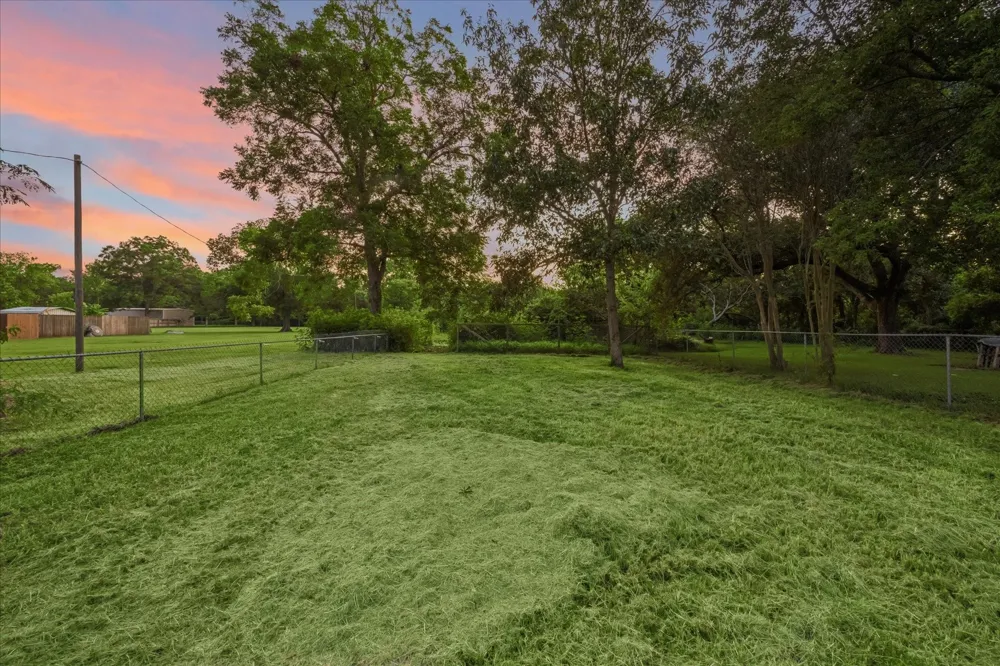 5122 Avenue L Santa Fe, TX 77510