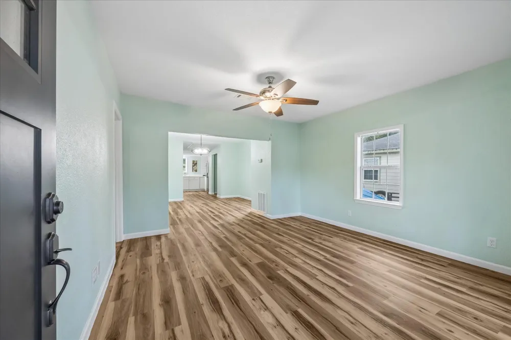 5122 Avenue L Santa Fe, TX 77510