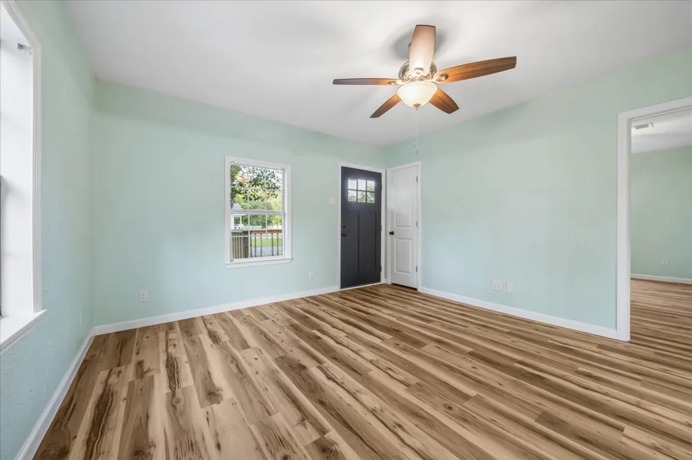 5122 Avenue L Santa Fe, TX 77510