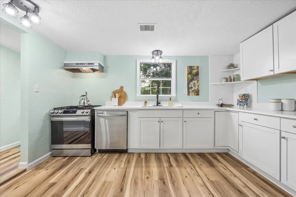 5122 Avenue L Santa Fe, TX 77510