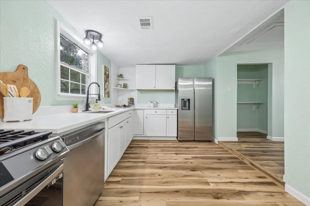 5122 Avenue L Santa Fe, TX 77510