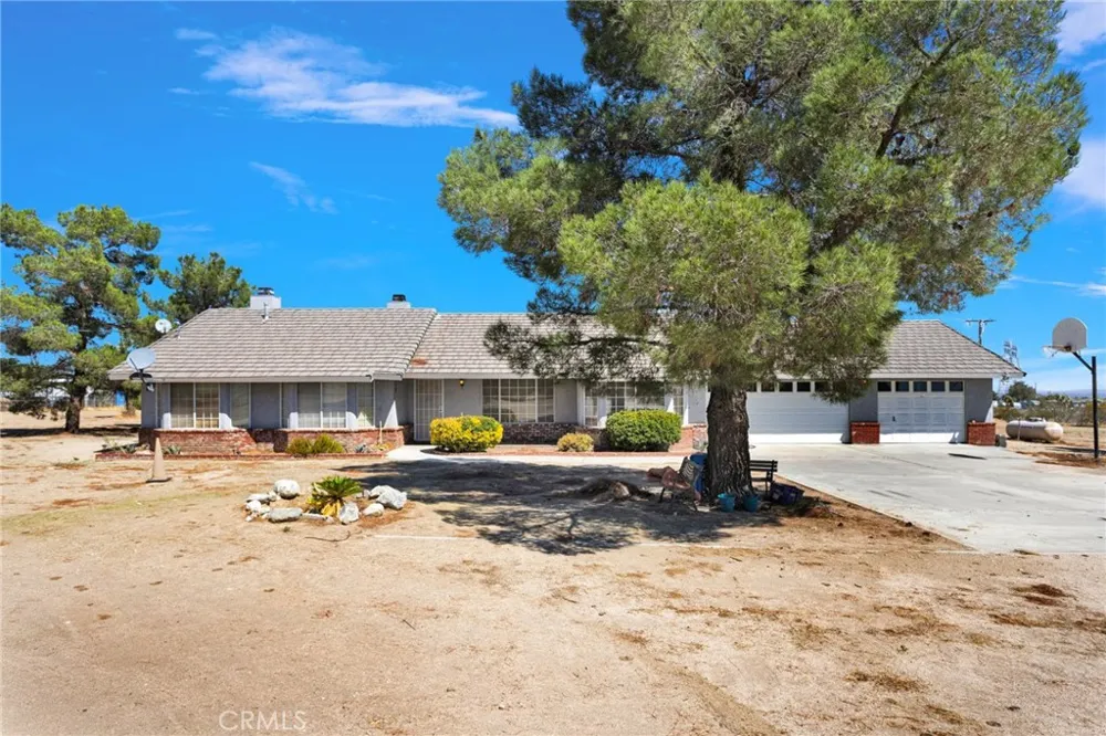 4374 Sunset Phelan, CA 92371