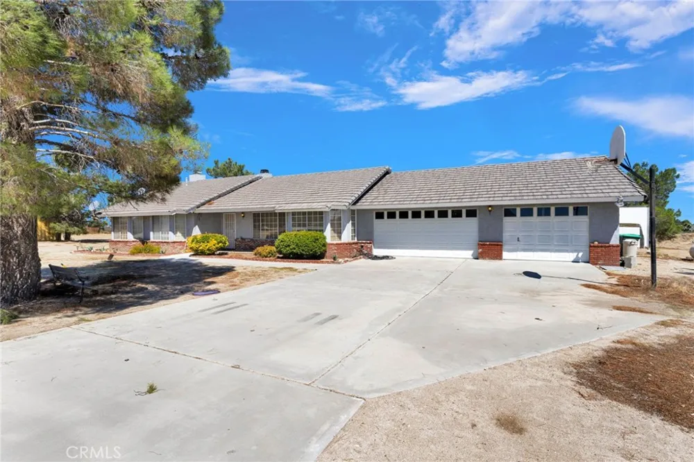 4374 Sunset Phelan, CA 92371