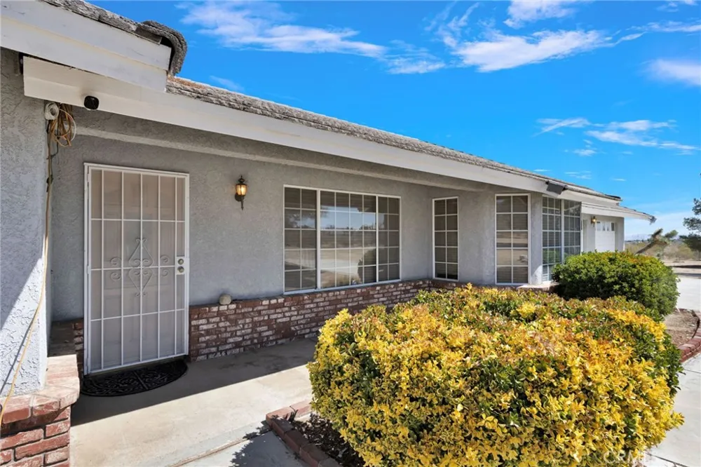 4374 Sunset Phelan, CA 92371