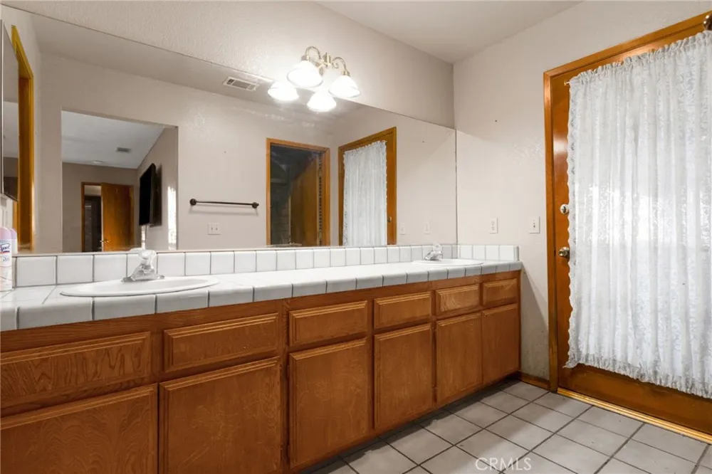 4374 Sunset Phelan, CA 92371