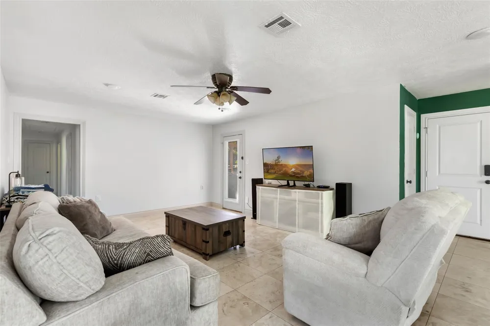 2543 Fountain View Street New Caney, TX 77357