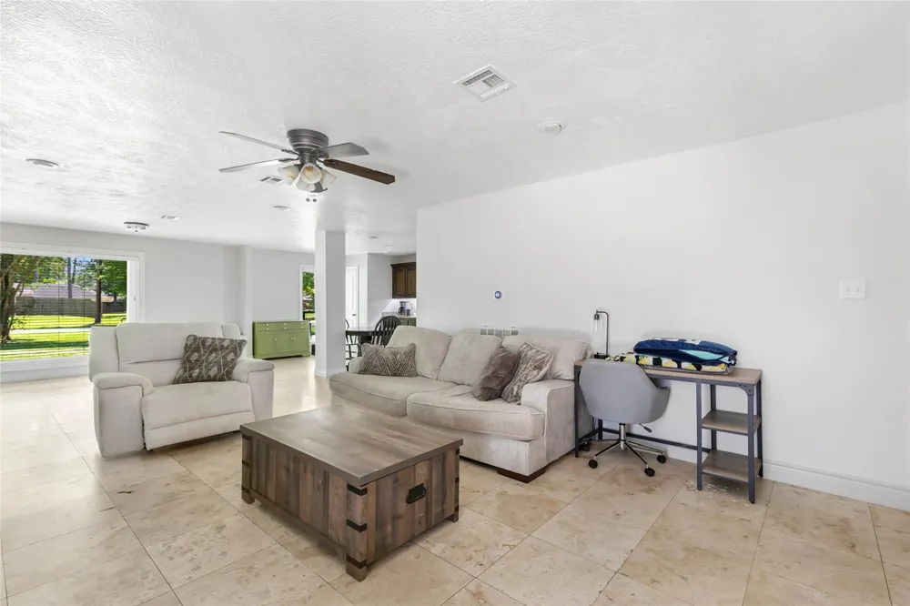 2543 Fountain View Street New Caney, TX 77357