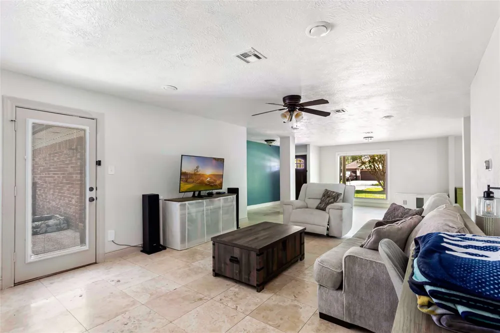2543 Fountain View Street New Caney, TX 77357