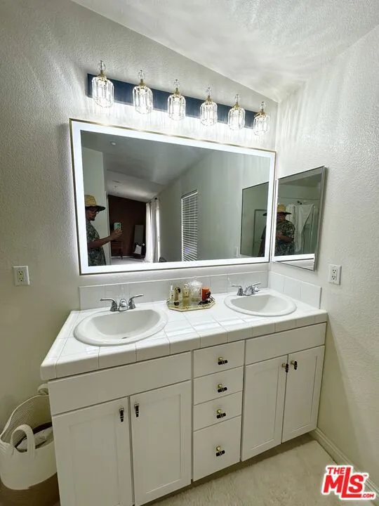 13033 Mesa Verde Way Los Angeles, CA 91342