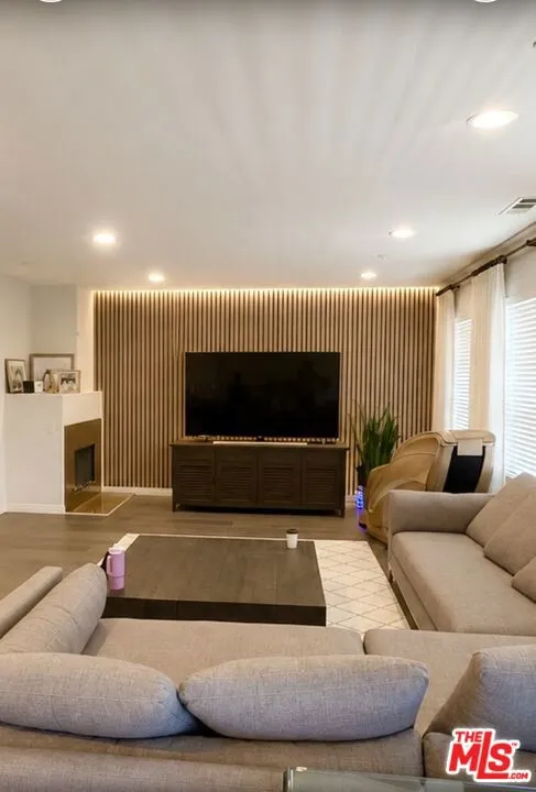 13033 Mesa Verde Way Los Angeles, CA 91342