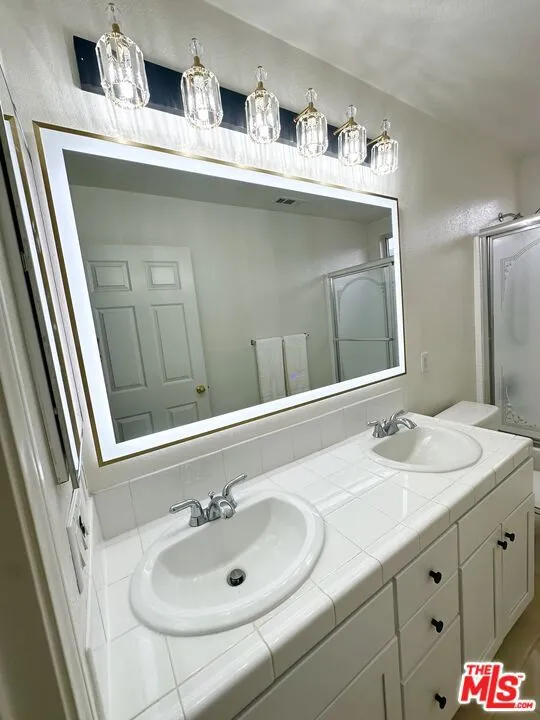 13033 Mesa Verde Way Los Angeles, CA 91342